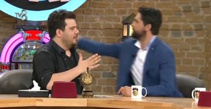 Canlı Yayında Eser Yenenler'e Kafa Attı