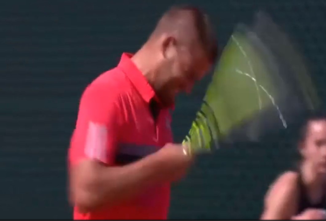 Mikhail Youzhny goes crazy at Roland Garros