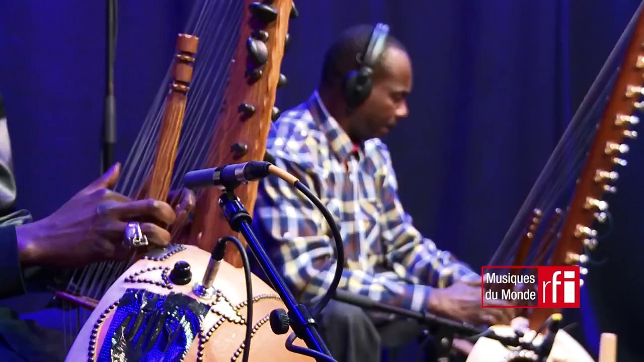 Toumani & Sidiki Diabate inteprètent «Kaïra» dans Musiques du Monde sur #RFI