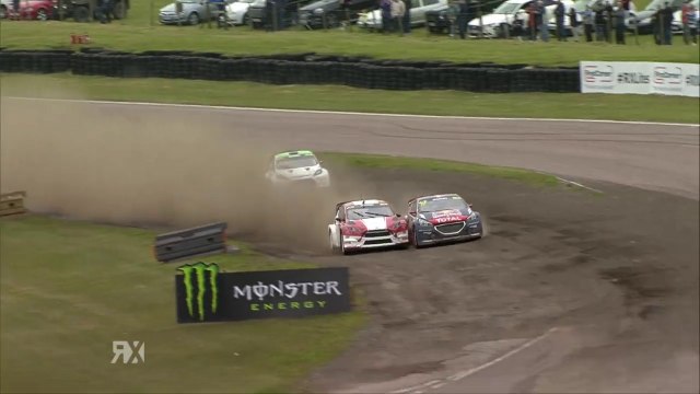Davy Jeanney fait un dépassement audacieux en rallycross