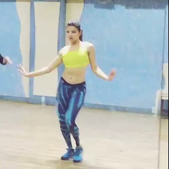 Urvashi Rautela Sexy Belly Dance Moves