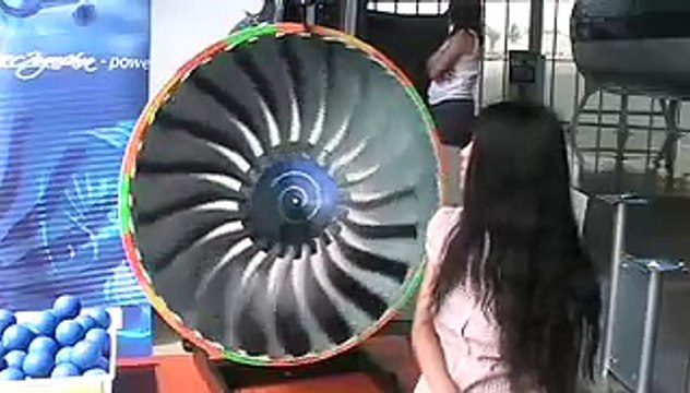 Boeing 787 Dreamliner Rollout THIS VID LINKS TO FIRST FLIGHT ボーイング 波音公司