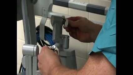 Ameliyat Cihazı ile Ufacık Kağıt Uçak Yapmak