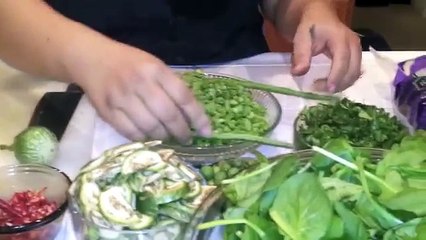C/w Nana: Lao Spicy Algae Salad (ລາບເທົາ == Larb Thao)