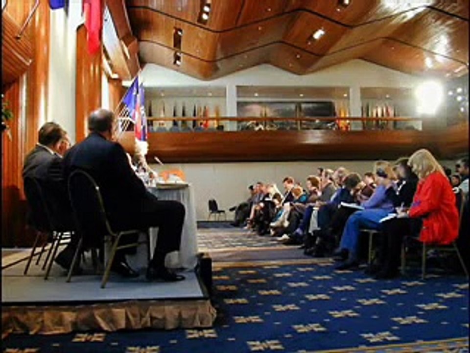 Il Colonnello Roberto Doz ex Pilota Alitalia Parla degli UFO e del suo avvistamento 1 di 2.wmv