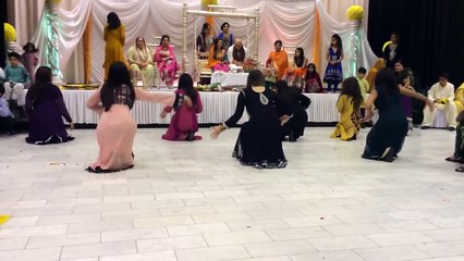 Awesome Mehndi Wedding Dance Performance