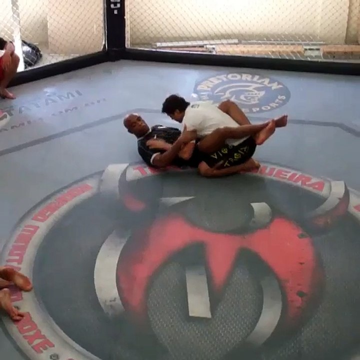 Spider posta treino de jiu-jitsu logo após derrota de Belfort