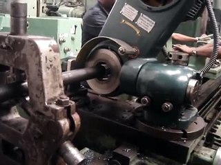 TOS 3000MM LATHE WITH THREAD N WORM CUTTING ATTACHMENT