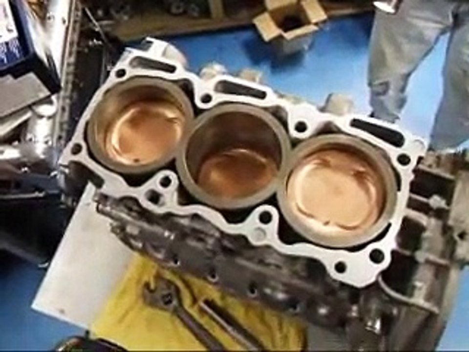 Subaru SVX Middle Piston Pin Installation