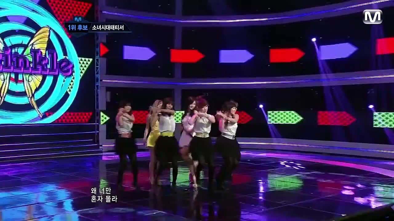 Taeyeon 생방송중 서현에게 한대 맞고 빵터진 태연 Twinkle May 24, 2012