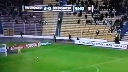 El Fantasma del estadio Hernando Siles captado por Fox Sports The Strongest vs Defensor Sporting