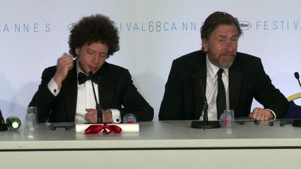 Cannes: premiado se emociona ao lembrar avó