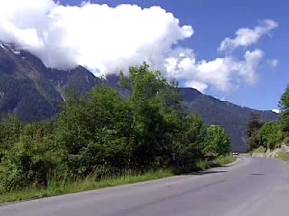 E92 BMW 335i coupe doing fly-bys