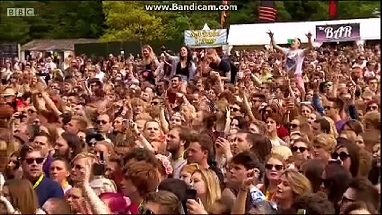 5 Seconds of Summer - She Looks So Perfect (Live at BBC Radio 1's Big Weekend Norwich UK 2015)