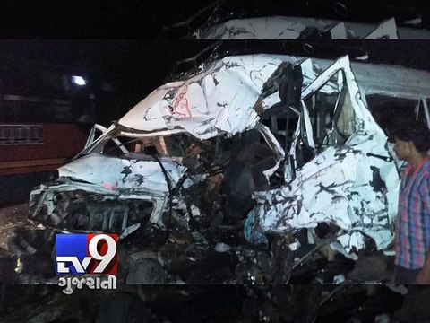 Mumbai: Bus accident on NH8 claims 10 lives - Tv9 Gujarati