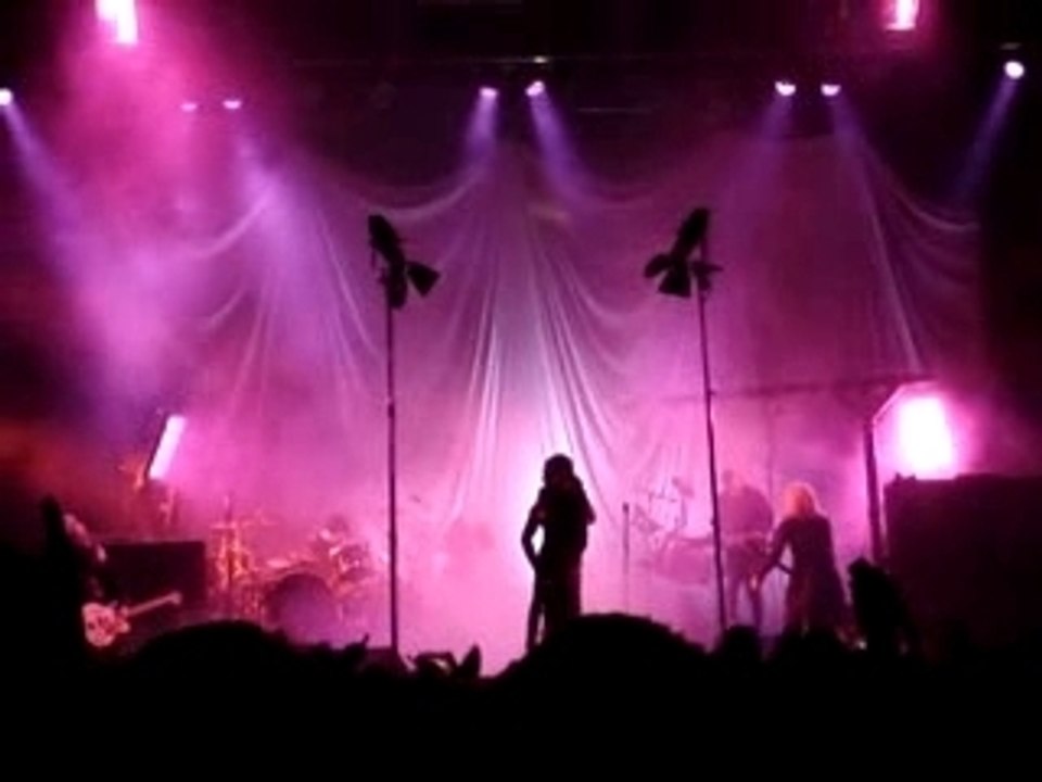 TAINTED LOVE LIVE BERCY