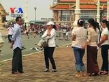 Cambodians Pour Into Streets of Phnom Penh to Mourn King Father (Cambodia news in Khmer)