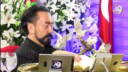 İNSAN GÖRÜNÜMLÜ ŞEYTANLAR İNSANLARA SEVGİSİZLİĞİ, ZÜPPELİĞİ VE ALAYCILIĞI ÖĞRETİYOR