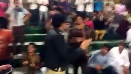 People Clapping For Punjab Police During Pak vs ZIM  Match
