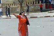 Tizi Ouzou: 20 Avril 2014,Une femme Kabyle courageuse face à la police de Bouteflika!