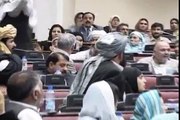 درگیری و زدن و کندن در پارلمان جنگسالار افغانستان