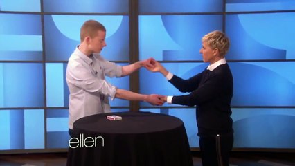 Amazing Magician suprises Ellen with up close Magic