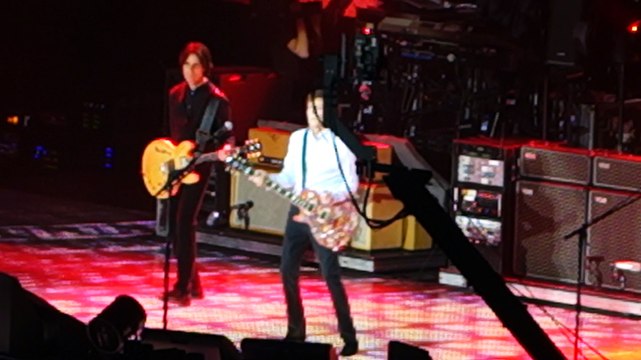 Paul McCartney - Let Me Roll It