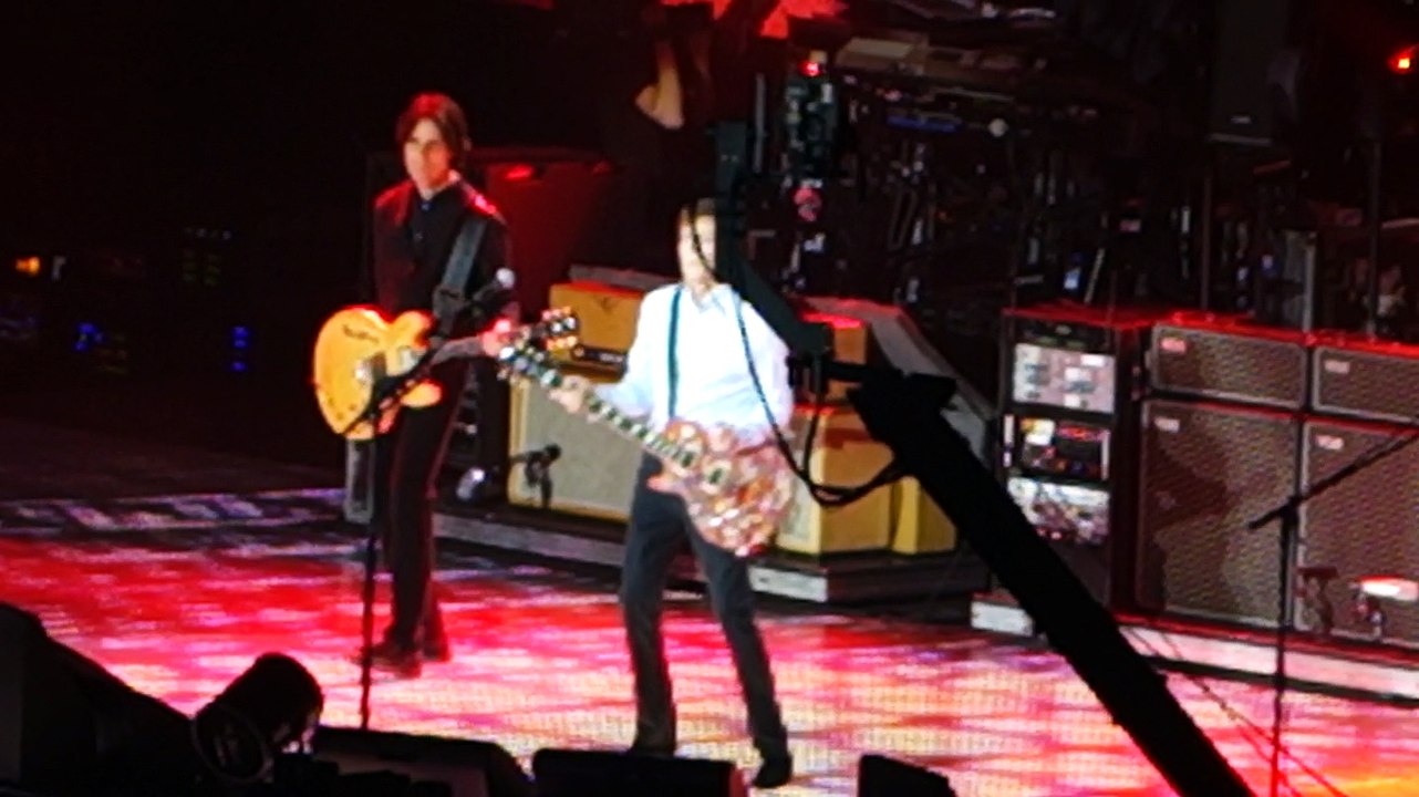 Paul McCartney - Let Me Roll It