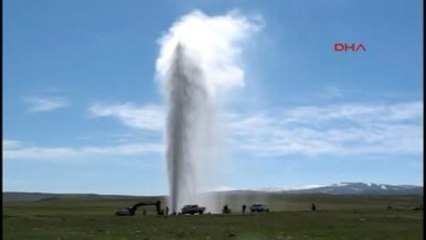 Ağrı Sera İçin Açılan Sondaj Kuyusundan 30 Metre Su Fışkırdı