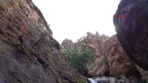 Hakkari'de Dağcılardan Nefes Kesen Kaya Tırmanışı