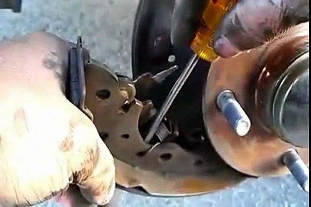 How to replace rear brake shoes on a 06 Nissan Sentra