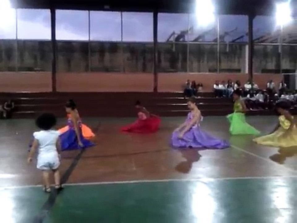 Manu Colegio franciscano Coracao de Maria homenagem das maes maio de 2014