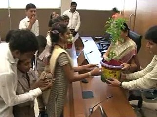 Gandhinagar School Children meets Gujarat CM Anandiben Patel