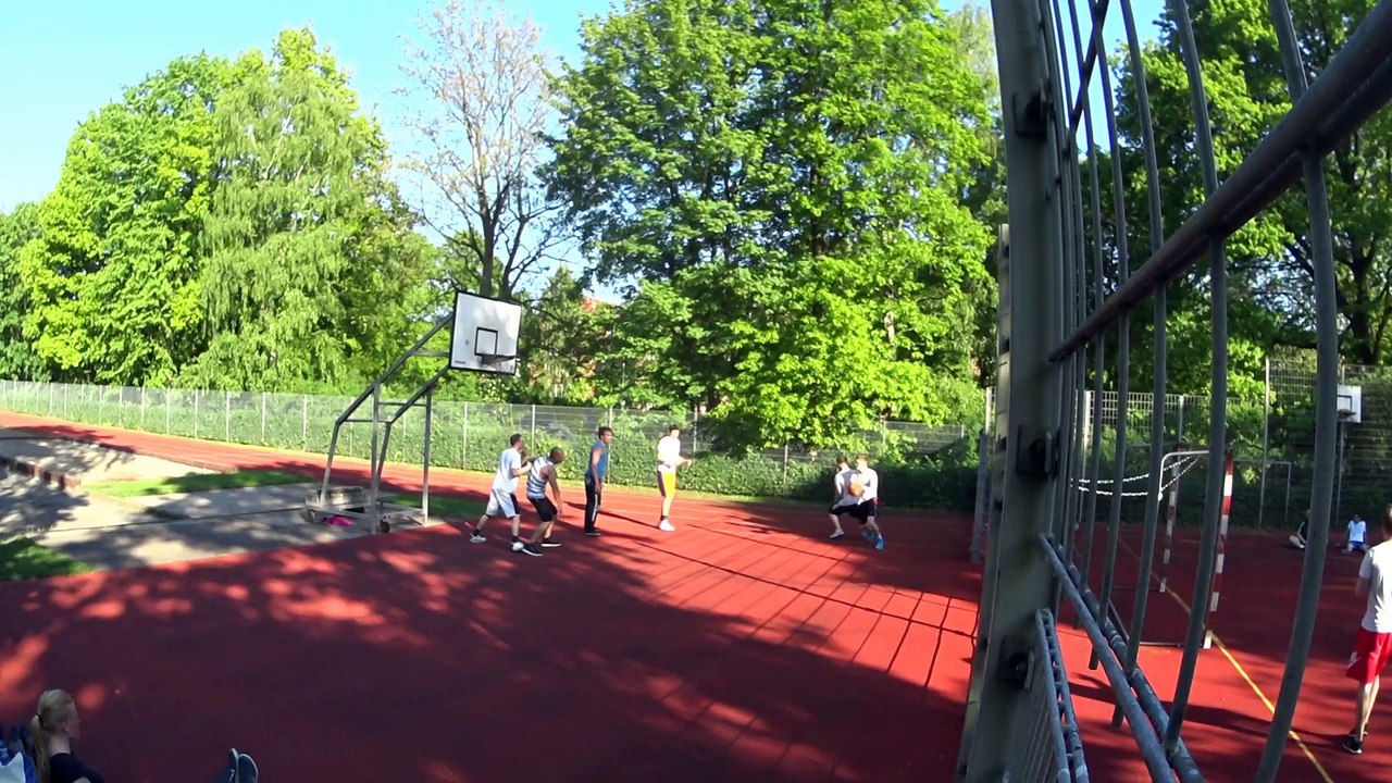 Bartek Podgorski Comes Up with Huge Block on Tom