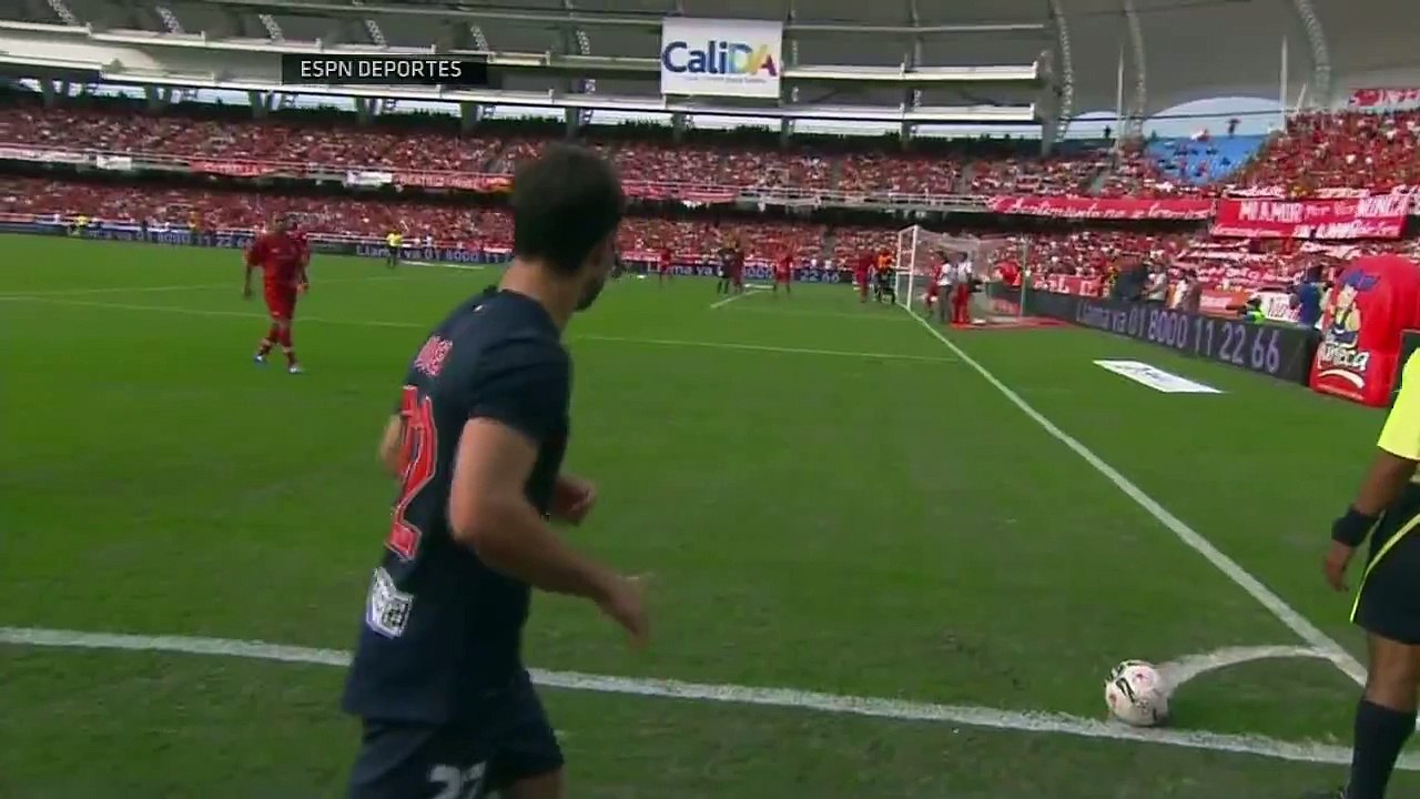 Falcao Scores Beautiful Scissor Kick Goal