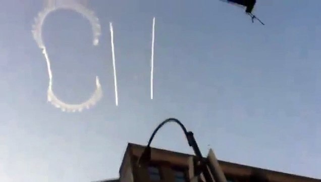 Chemtrail PILOT WRITES LAST CHANCE WITH HIS JET ABOVE NYC! [Video]