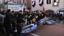 مظاهرة مناهضة لحزب رابطة الشمال في مدينة ميستري الإيطالية