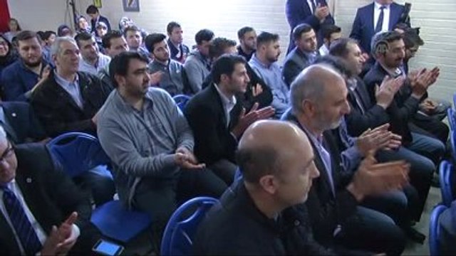 Çavuşoğlu, Luton Türk Kültür Merkezi'nde Vatandaşlarla Bir Araya Geldi
