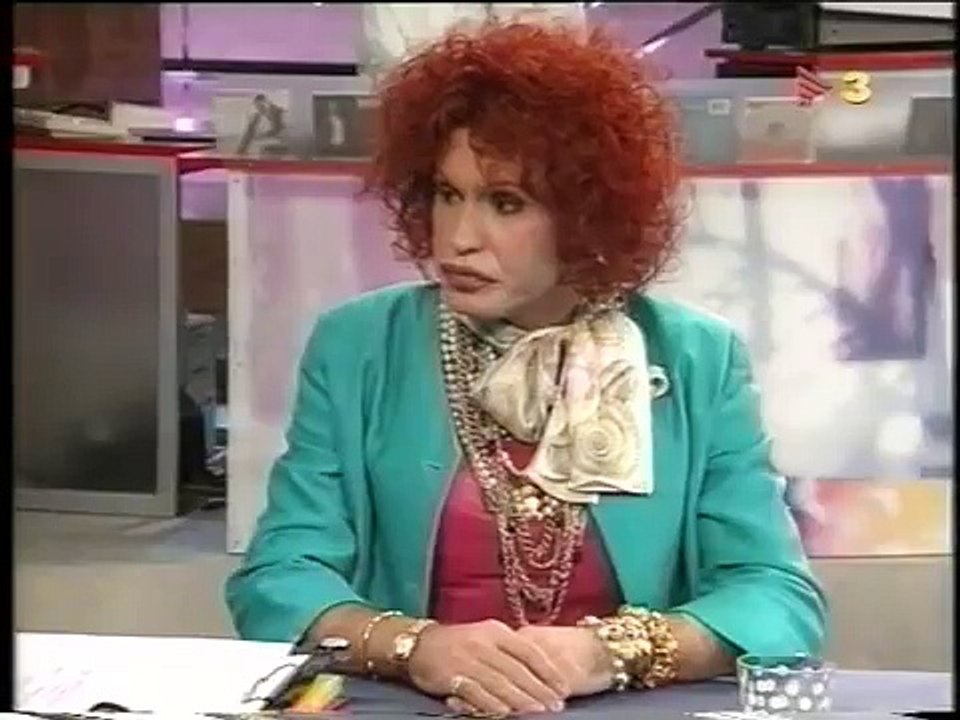 Cayetana (La Duquesa de Alba) se caga patas abajo with The Chanclettes