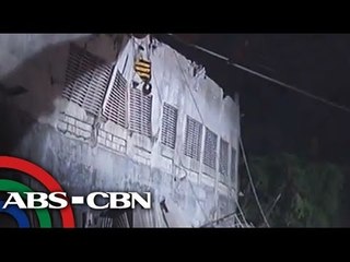 Factory's wall collapse, 2 dead