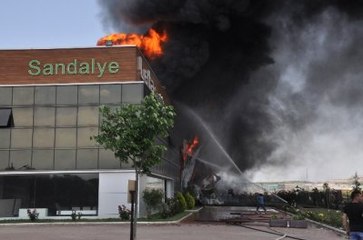 İtfaiyenin Suyu Bitince Sandalye Fabrikası Alev Alev Yandı