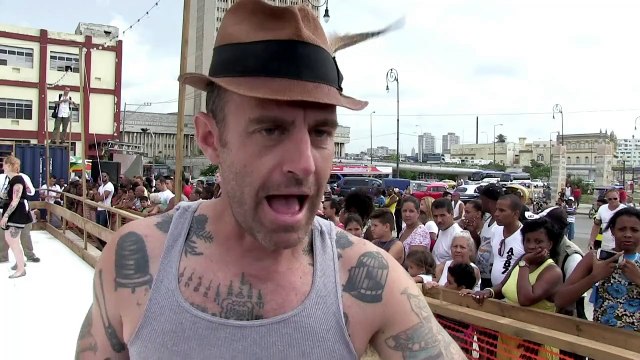 Patinaje sobre hielo en el malecón de La Habana