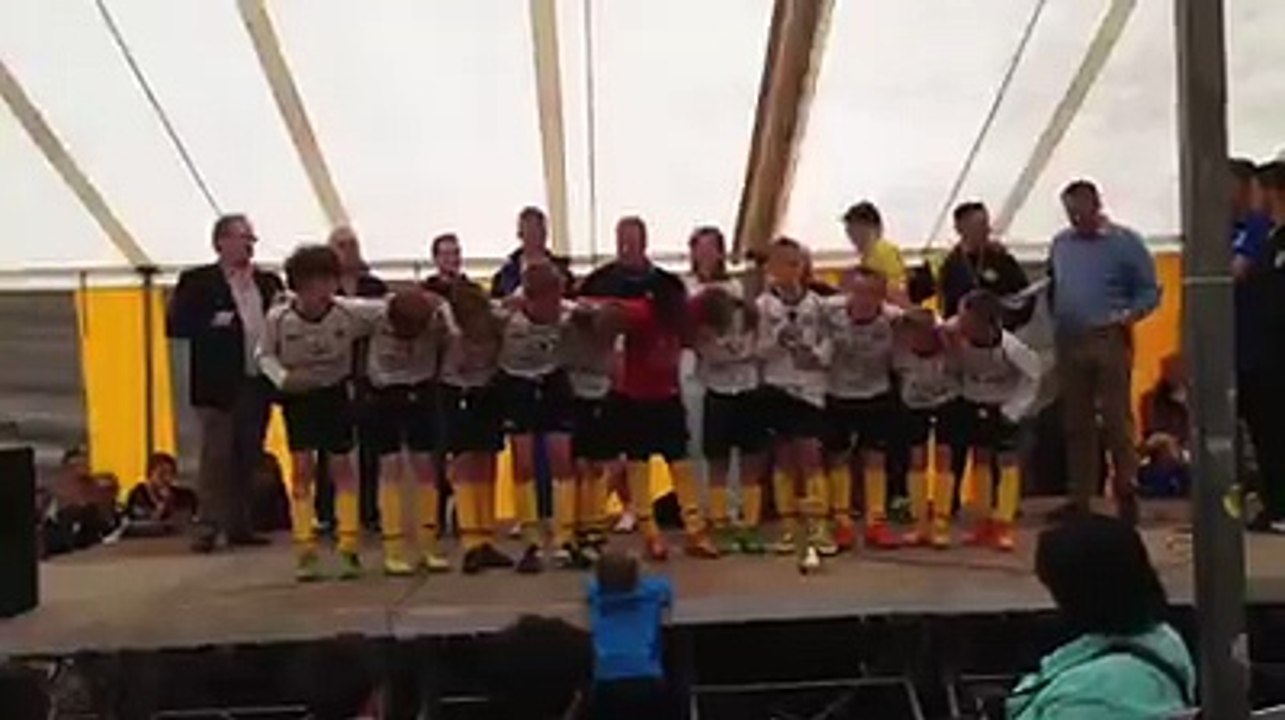 ITEA Aalst, U11 wint, zingt en viert