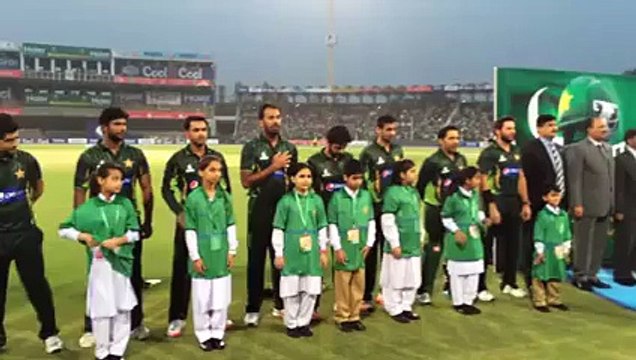 Whole Crowd at Gaddafi Stadium Narrating National Anthem of Pakistan