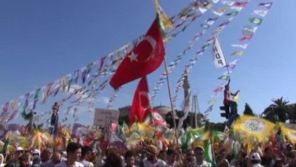 Demirtaş: "Darbe Anayasasını Kenan Evren'in Arkasından Göndermeliyiz"