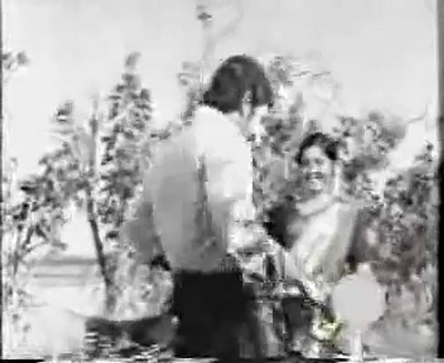 Uravo Puthumai - Aadu Puli Aattam