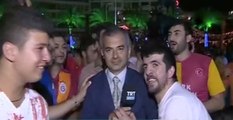 TRT Spor İzmir Muhabiri, Taraftar Coşkusunun Ortasında Kaldı