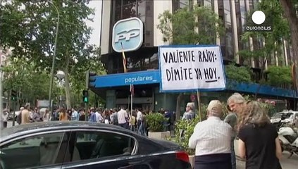 Rajoy:"Risultato colpa della crisi. Resto e mi candido alle politiche"