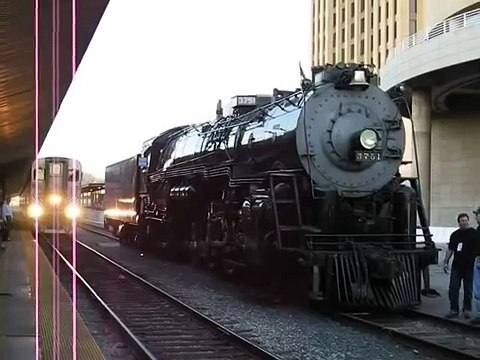 Amtrak Surfliner meets Santa Fe 3751 in L.A