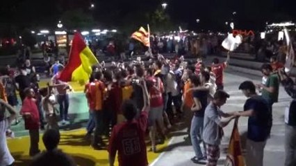 Çanakkale'de Galatasaraylılar Şampiyonluğu Kutladı
